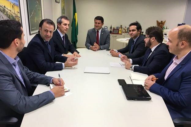 Tufi Michreff, ao centro, e equipe, diretor Gilson Lira, da Embratur, secretário Jaime Recena, com os executivos da Copa Airlines