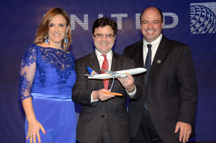 Alex Savic e Lucimar Reis, da United Airlines, e Ricardo Zuniga, cônsul-geral dos Estados Unidos Alex Savic e Lucimar Reis, da United Airlines, e Ricardo Zuniga, cônsul-geral dos Estados Unidos