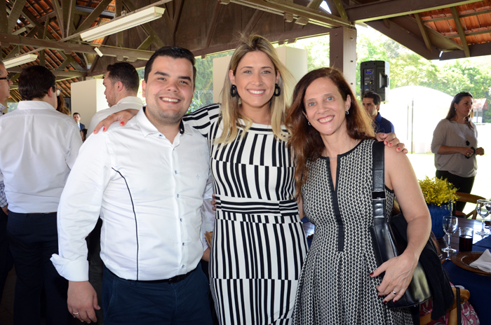 Andre Almeida e Jane Terra, do Visit Orlando, e Edlaine Oliveira, da Latam Travel Andre Almeida e Jane Terra, do Visit Orlando, e Edlaine Oliveira, da Latam Travel