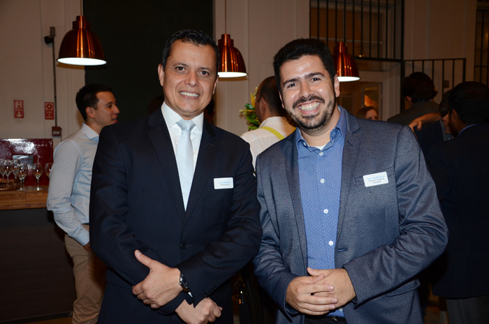 Carlos Barbosa, do Turismo de Aruba, e Raphael de lucca, da Ethiopian, Condor & Amaszonas Carlos Barbosa, do Turismo de Aruba, e Raphael de lucca, da Ethiopian, Condor & Amaszonas