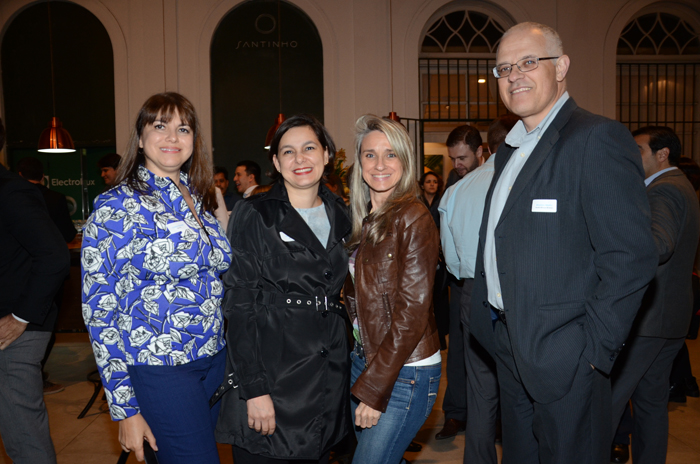Cristina Gerardi e Erica Santos, da Qantas, Luciana Alcini, da Alitalia, e Altamiro Medici, da South African Airways Cristina Gerardi e Erica Santos, da Qantas, Luciana Alcini, da Alitalia, e Altamiro Medici, da South African Airways