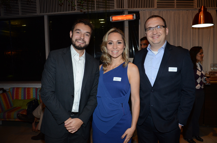 Daniela Bertollini, da Expedia, com Vinicius Mercante e Anderson Serafim, da Azul Daniela Bertollini, da Expedia, com Vinicius Mercante e Anderson Serafim, da Azul