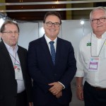 Valdir Rubens Walendowsky, da Santur, Vinicius Lummertz, presidente da Embratur, e Roy Taylor, do M&E