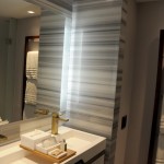 Banheiro com luzes de LED