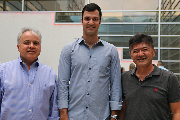 Carlos Prado, VP, Rubens Scwartzmann, presidente, e Tanabe, diretor-executivo da Abracorp Carlos Prado, VP, Rubens Scwartzmann, presidente, e Tanabe, diretor-executivo da Abracorp