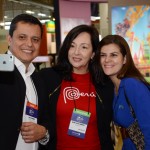 Erica Salvagni e Carlos Barbosa, do Turismo de Aruba, no selfie com Maria Tereza Figueiredo, do Turismo do Perú