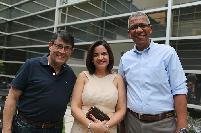 Luiz Teixeira, da Delta, Soely Oliveira, da BCD Travel, e Reifer de Souza, da Alatur JTB Luiz Teixeira, da Delta, Soely Oliveira, da BCD Travel, e Reifer de Souza, da Alatur JTB