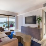 Sala de uma das suítes do LSH (LSH/Divulgação)