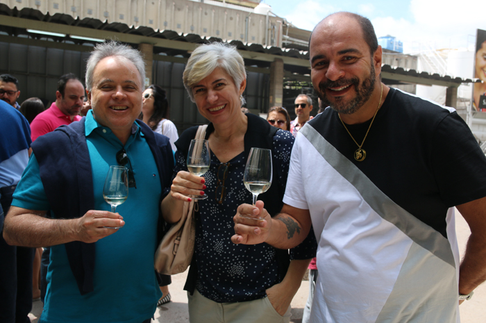 Carlos Prado e sua esposa, com Marcello Restivo, da Tivolitur Carlos Prado e sua esposa, com Marcello Restivo, da Tivolitur