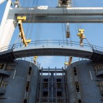 Construção da passarela localizada no alto da popa