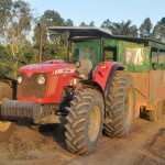 O passeio de trator é um dos carros-chefes do roteiro rural