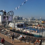 Piscina Miami Beach, local conta com telão e heliponto