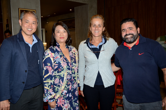 Tulio Tsuru, da United, Ana Maria Young, da Chinatur, Marta Soletti, da United, e Ricardo Silva, da Chinatur Tulio Tsuru, da United, Ana Maria Young, da Chinatur, Marta Soletti, da United, e Ricardo Silva, da Chinatur