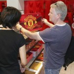 Souvenirs no Old Trafford Stadium, Manchester - crédito VisitBritain