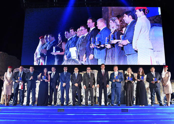 Adriano Gomes e Adauto Serafim, com Patriani, Belan e equipe Travel Ace Adriano Gomes e Adauto Serafim, com Patriani, Belan e equipe Travel Ace