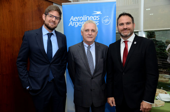 Gonzalo Romero, gerente geral da Aerolíneas Argentinas no Brasil, Marcos Bednarski, Consul da Argentina em SP, e Diego Valdecantos, secretario de Turismo de Jujuy