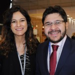 Mariaa Duque, da Logitravel, com Gilson Lira, da Embratur