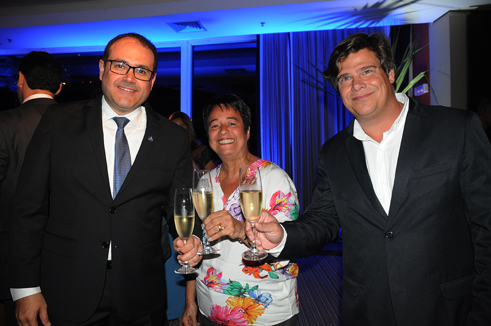 Roberto Bertino, presidente da Nobile, com Cristina Fritsch, da ABAV-RJ, e Mauricio Werner, da Riotur