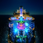 Symphony of the Seas em alto mar a noite