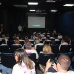 Agentes de viagens aprendendo sobre o Parana em uma sala de cinema