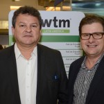 Carlos Vieira, da Casa de Viagens, e Eduardo Loch, secretario de Turismo de Florianopolis