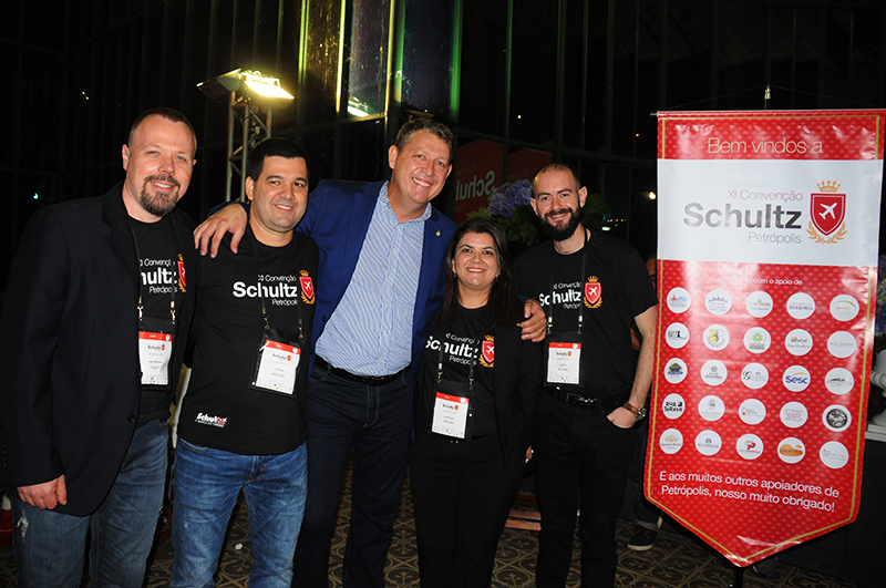 Fabiano Simm, Luciano Bonfim, Aroldo Schultz, Ana Maria Santana, da Schultz, com Rafael Turra, da Vital Card