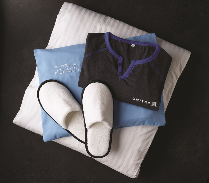 Na Polaris, o passageiro recebe um kit com pijama e chinelos para dormir Na Polaris, o passageiro recebe um kit com pijama e chinelos para dormir