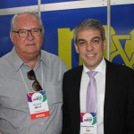 Roy Taylor, do M&E, e Fernando Santos, presidente da Aviesp