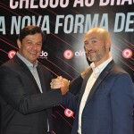 Luciano Barreto, country manager a Almundo Brasil, e Juan Pablo Lafosse, CEO da Almundo celebram chegada da empresa ao país