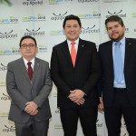 Manoel Cardoso, presidente da ABIH Nacional, Helton Yomura, ministro do Trabalho, e Fabio Zech, superintendente do ministerio do Trabalho