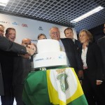O Corte do bolo que celebrou o início das operações no hub do Nordeste