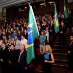 Platéia acompanhou a execução do hino nacional na abertura da 27° Encontro Ancoradouro