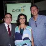 Vanessa Morales, presidente da ABIH-GO, entre Manuel Linhares, presidente da ABIH Nacional, e Luciano de Castro, vice-presidente da ABIH Nacional