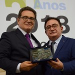 Vinicius Lummertz, ministro do Turismo, foi homenageado por Manoel Linhares, presidente da ABIH Nacional