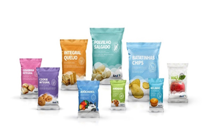 Em comemoração aos 10 anos da companhia, snacks servidos em voo ganham embalagens com layout mais clean e moderno