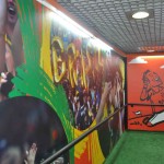Portão de embarque decorado para a Copa do Mundo