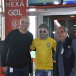 O sósia de Neymar Jr entre o ex-goleiro Marcos e Roberto Rivelino, campeões mundiais em 2002 e em 1970