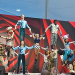 Apresentação realizada no teatro do navio também fez parte da cerimônia de inauguração