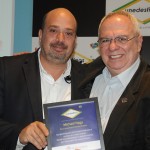 Michael Nagy, do RioCVB, foi homenageado pela Une Destinos ao placa do consultor Aristides Cury