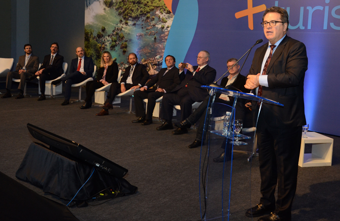 Ministro do Turismo e autoridades paranaenses participaram do evento