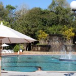 Piscinas termais com águas que brotam a 40 graus da fonte