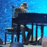 Zucchero interpretou a música Everybody's Gotta Learn Sometime, da banda The Korgis