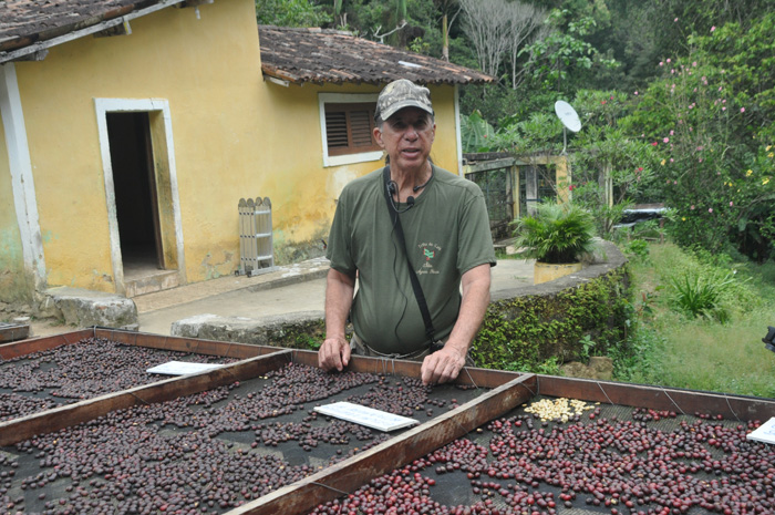 Francisco Uchôa explica todos os processos de cultivo do café artesanal Francisco Uchôa explica todos os processos de cultivo do café artesanal