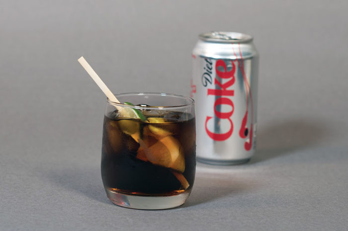A bordo e em seus lounges, a American passa a usar palitos biodegradáveis e ecológicos para misturar bebidas