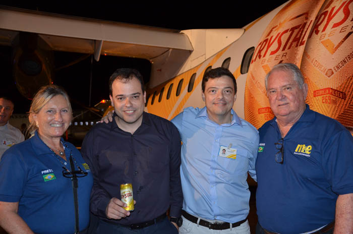 Eduardo Busch e Adriano Pinhas, da Passaredo, entre Rosa Masgrau e Roy Taylor do M&E