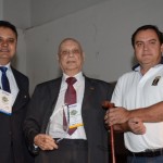 Rosivaldo Illipront Aziz, presidente de honra da Avirrp, recebeu a homenagem de Assis Leite, presidente da entidade