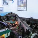 Sala dedicada aos trens que deslizam pelos trilhos da maquete