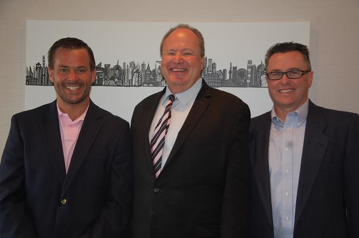 Nevada tem novo gerente de Vendas para Brasil e México 1 Jason Schulke, da Wolf, Larry Friedman, diretor da Comissão de Turismo de Nevada, e David Lusvardi, gerente de Vendas para Brasil e México de Comissão de Turismo de Nevada