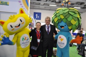 ITB 2016 - Edmar Bull, com a esposa e os mascostes das Olimpíadas