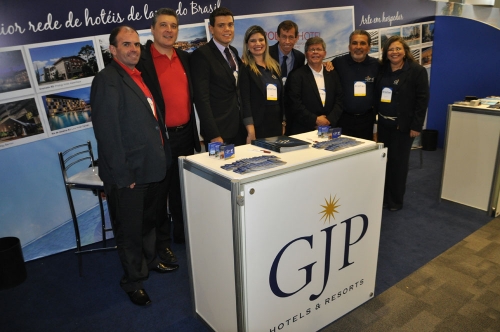 Juan Andrade (3º, da esquerda para a direita) e a equipe da GJP